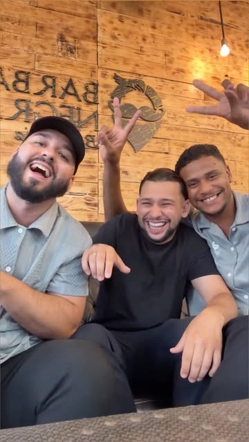Equipa da Barba Negra Batalha com um cliente